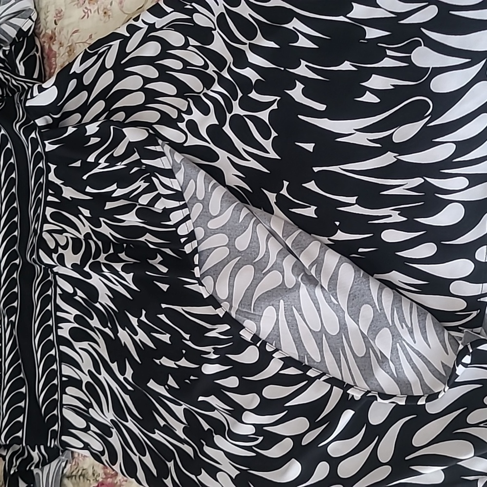 BCBGMaxAzria Black and White Short Sleeve Faux Wrap Dress - Picture 8 of 8